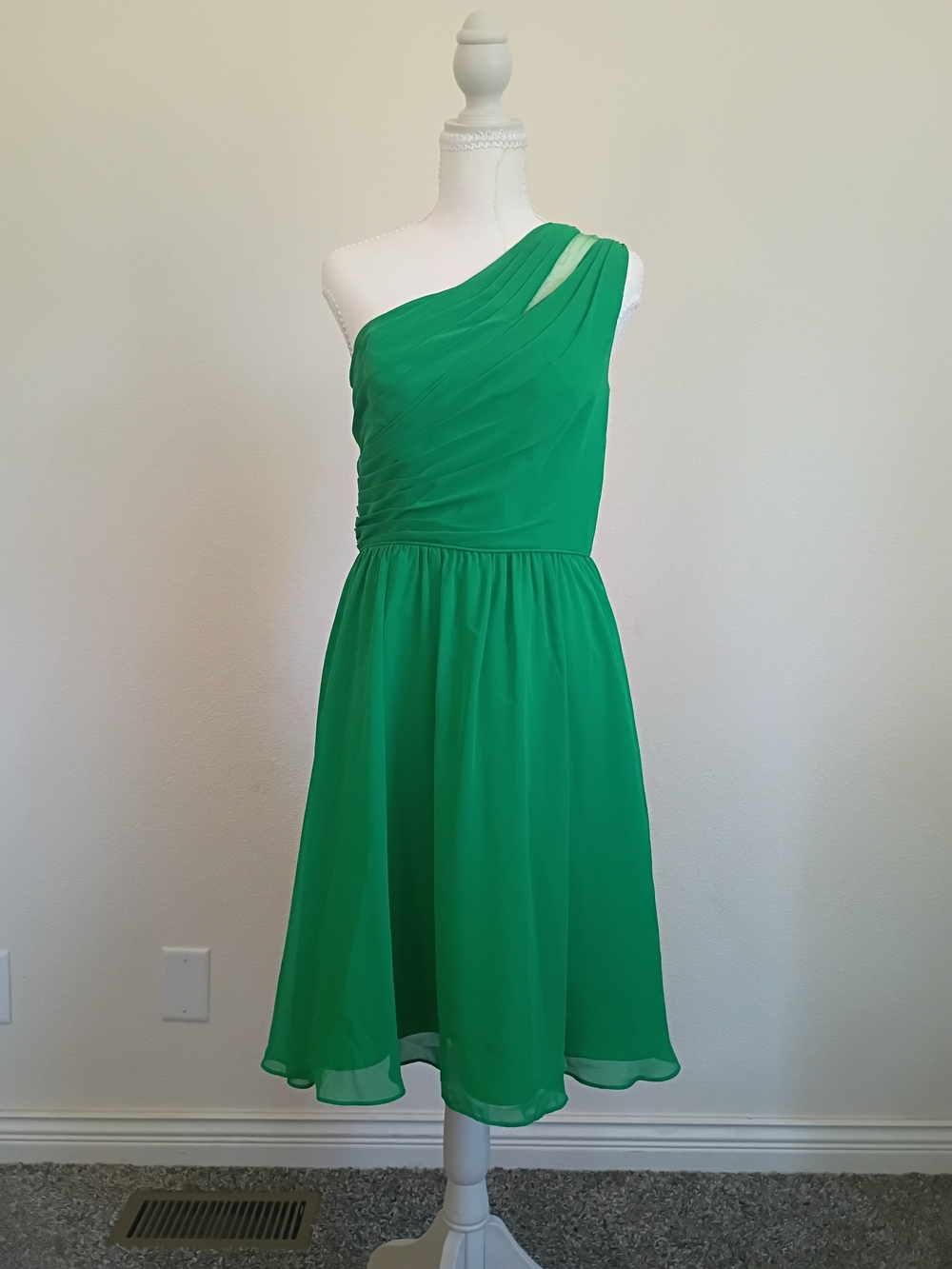 One-Shoulder Green Chiffon Dress
